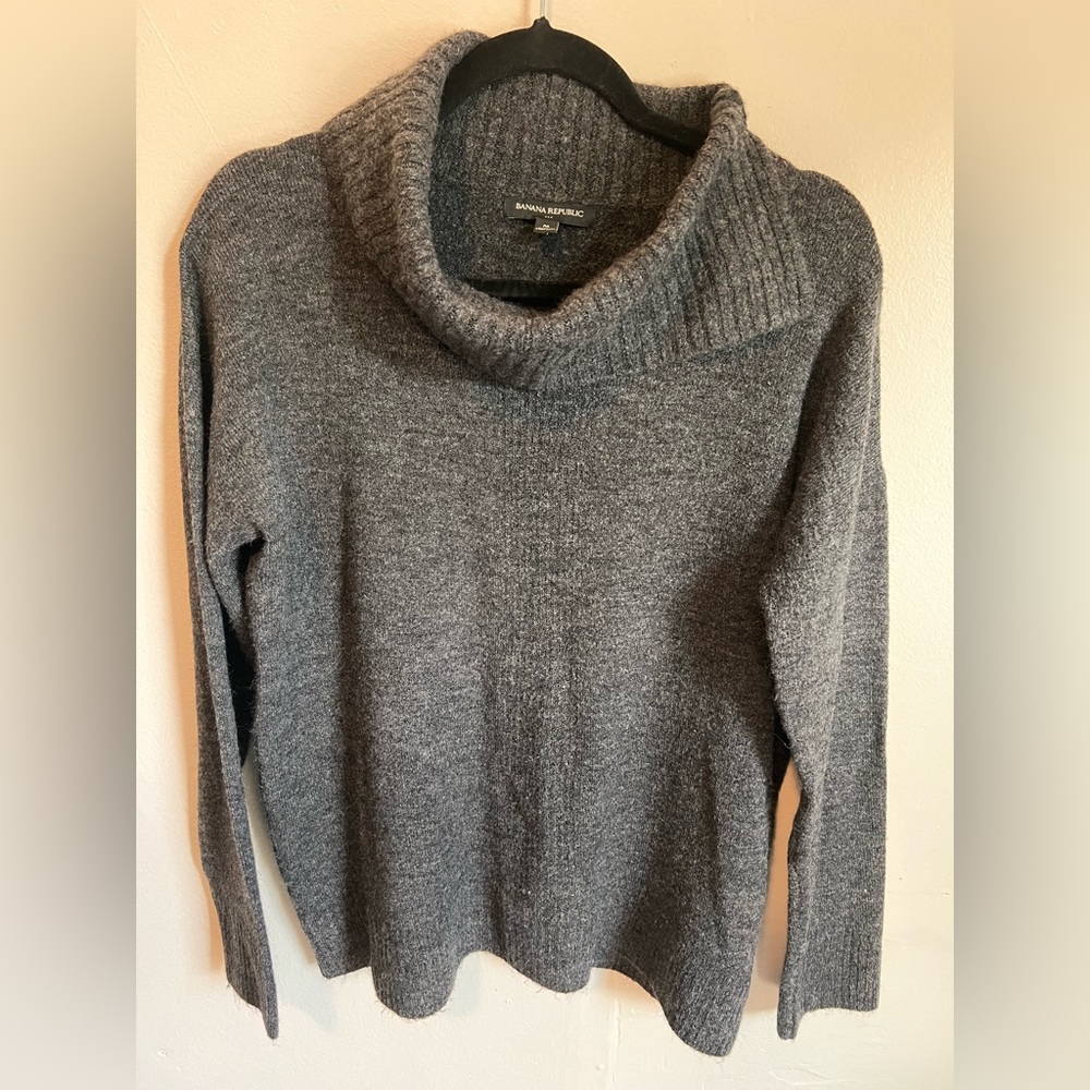 //BANANA REPUBLIC// Gray Cowl Neck Sweater